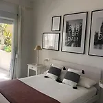 Frontline Apartment *